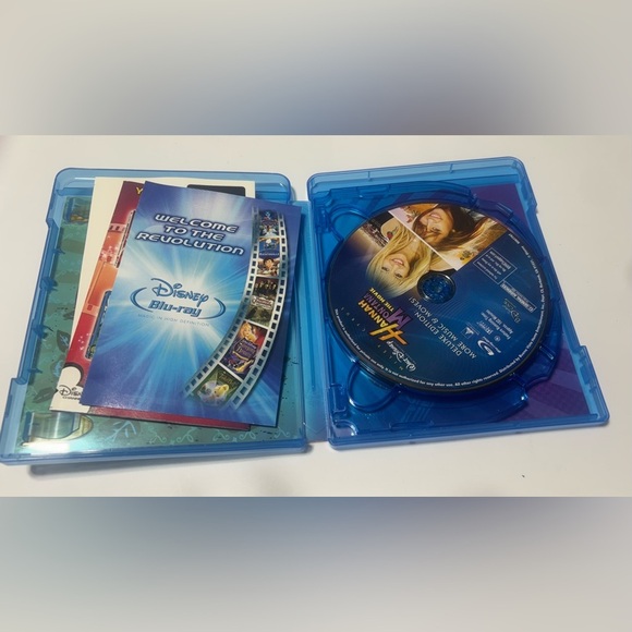 Blu-ray Deluxe Edition of Hannah Montana: The Movie, released in 2009. - Picture 3 of 4